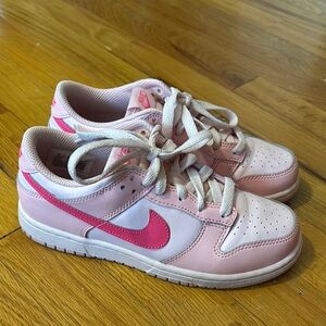 Nike Pink and White Sneakers Low-Top Design
